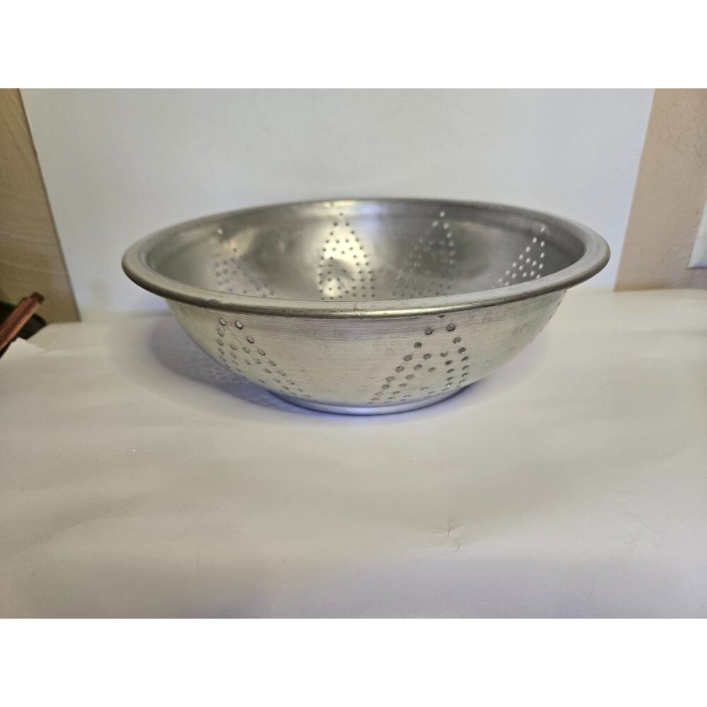 Vintage Aluminum 10in Round Flower Design Colander Cooking Kitchen Strainer